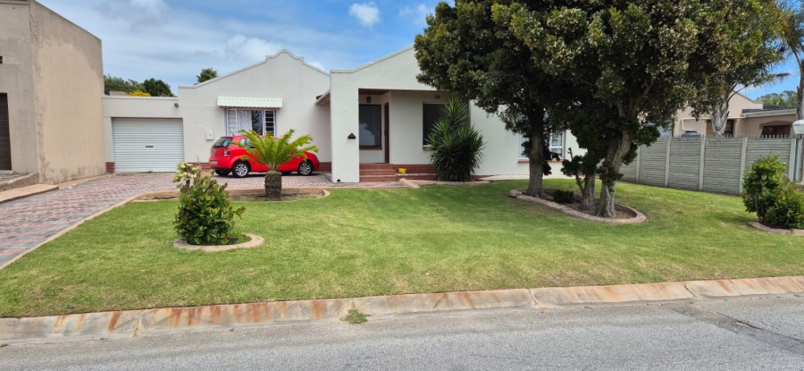 4 Bedroom Property for Sale in Overbaakens Eastern Cape